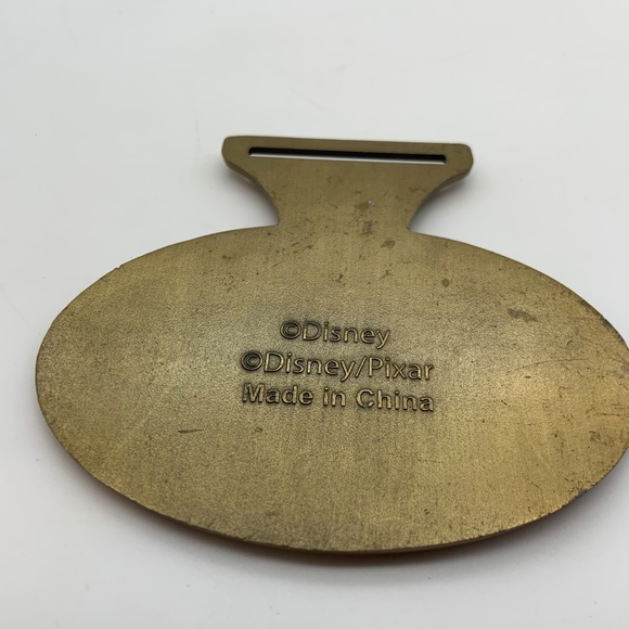 Disney runDisney The Incredibles 2018 Virtual Running Shorts 5K Gold Tone Medal - Picture 10 of 13